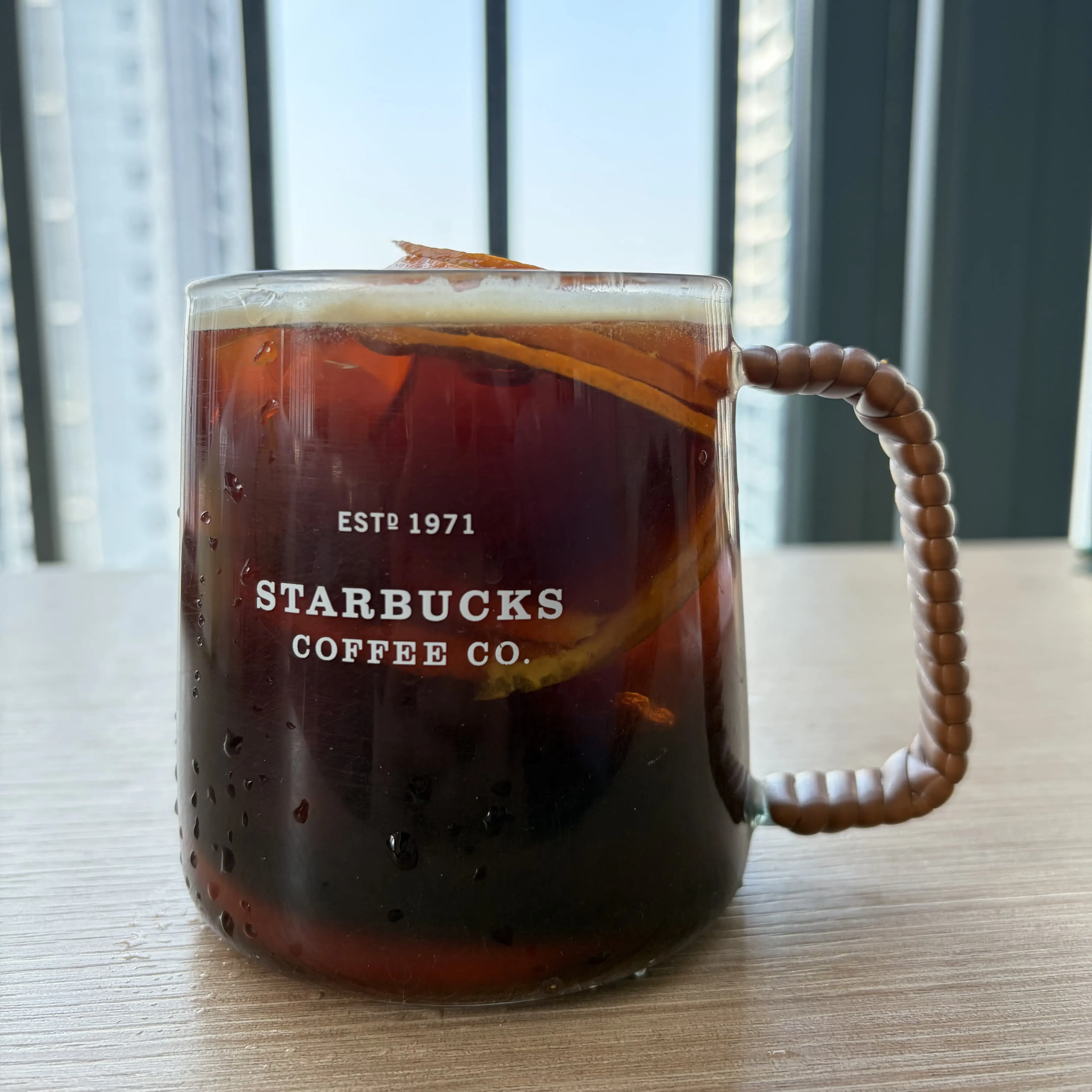 每一杯咖啡都含一个橙子